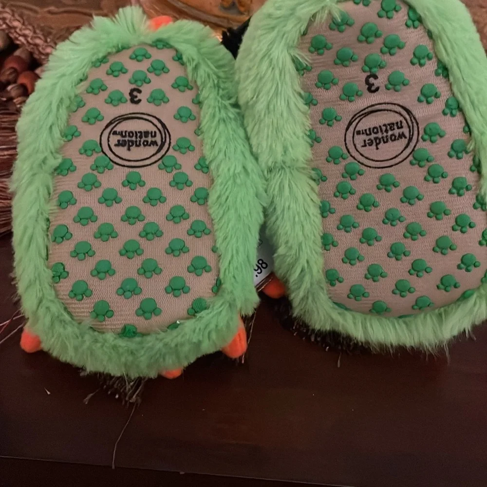 NWT Green & Orange Plush Monster house non skid bottoms house slippers Kids SZ 3